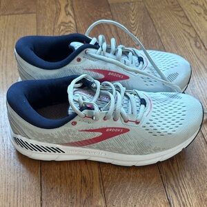 Brooks Addiction GTS Athletic Shoes - White and Pink